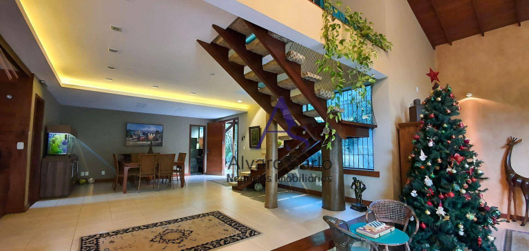 Imagem Casa com 3 Quartos à Venda, 350 m² em Fradinhos - Vitória Imagem Casa com 3 Quartos à Venda, 350 m² em Fradinhos - Vitória