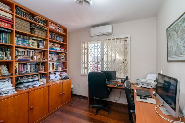 Imagem Imóvel com 3 Quartos à Venda, em Chácara Das Pedras - Porto Alegre Imagem Imóvel com 3 Quartos à Venda, em Chácara Das Pedras - Porto Alegre