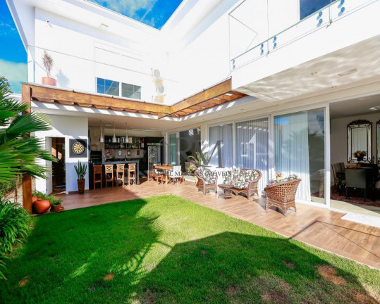 Imagem Casa com 4 Quartos à Venda, em Córrego Grande - Florianópolis Imagem Casa com 4 Quartos à Venda, em Córrego Grande - Florianópolis
