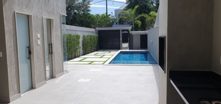 Imagem Casa com 4 Quartos à Venda, 320 m² em Barra Da Tijuca - Rio De Janeiro Imagem Casa com 4 Quartos à Venda, 320 m² em Barra Da Tijuca - Rio De Janeiro