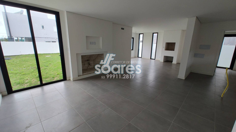 Imagem Casa de Condomínio com 3 Quartos à Venda, 223 m² em Laranjal - Pelotas