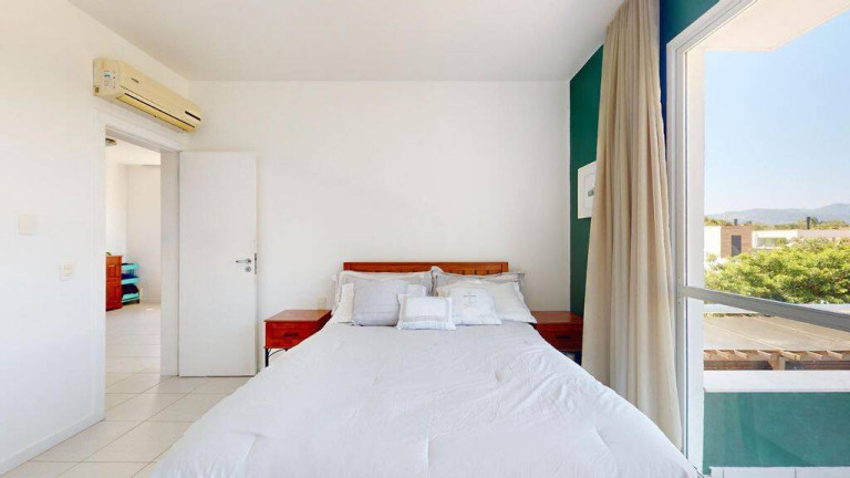 Imagem Casa com 4 Quartos à Venda, em Rio Tavares - Florianópolis Imagem Casa com 4 Quartos à Venda, em Rio Tavares - Florianópolis