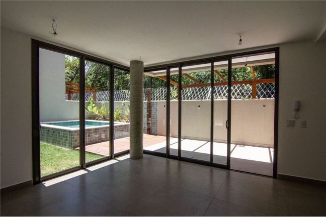 Imagem Casa com 3 Quartos à Venda, em Camburi - São Sebastião Imagem Casa com 3 Quartos à Venda, em Camburi - São Sebastião