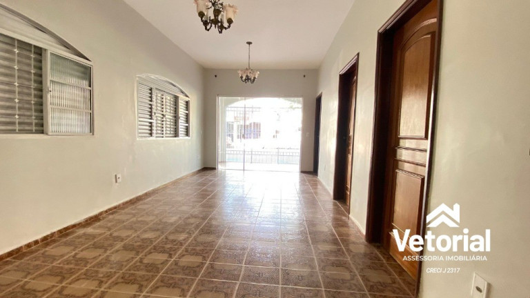 Sobrado com 3 Quartos para Alugar, 170 m² em Sandra Regina - Barreiras