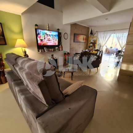 Imagem Casa com 4 Quartos à Venda, 167 m² em Hípica - Porto Alegre Imagem Casa com 4 Quartos à Venda, 167 m² em Hípica - Porto Alegre