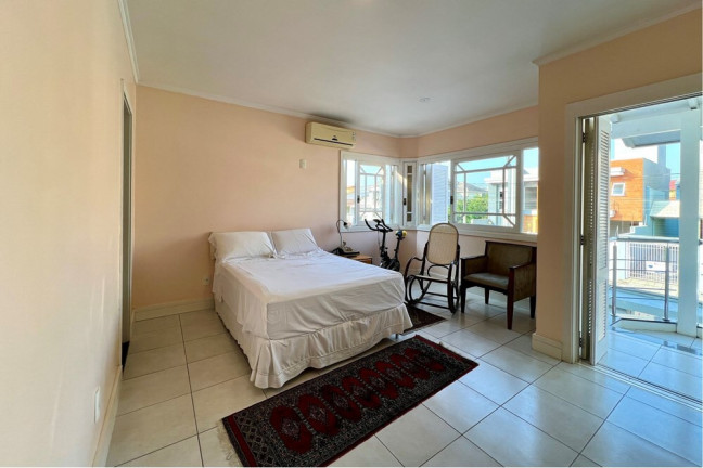 Imagem Casa com 4 Quartos à Venda, 243 m² em Moinhos De Vento - Canoas