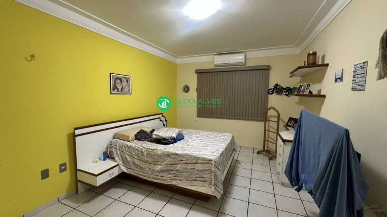 Imagem Casa com 3 Quartos à Venda, 261 m²