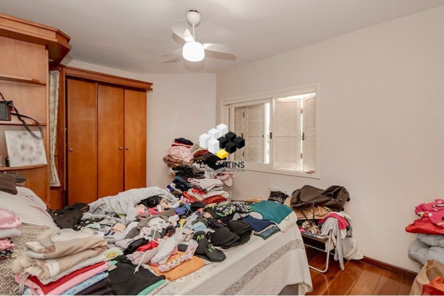 Imagem Casa com 4 Quartos à Venda, 233 m² em Jardim Itu - Porto Alegre Imagem Casa com 4 Quartos à Venda, 233 m² em Jardim Itu - Porto Alegre