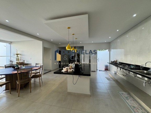 Imagem Casa com 3 Quartos à Venda, 400 m² em Guará I - Brasília Imagem Casa com 3 Quartos à Venda, 400 m² em Guará I - Brasília