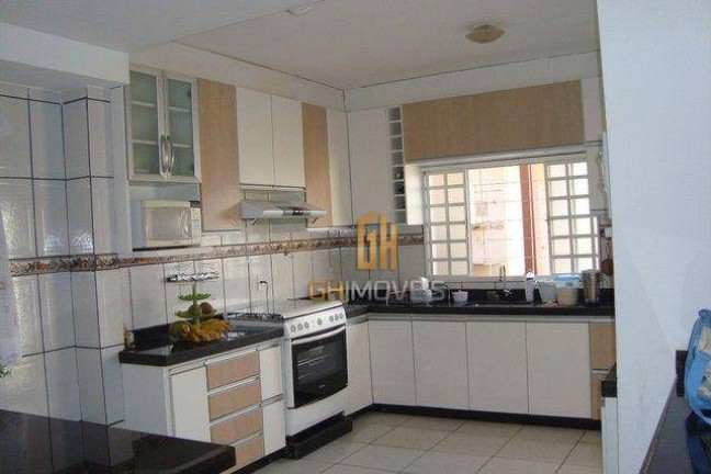 Imagem Sobrado com 3 Quartos à Venda, 198 m² em Jardim Presidente - Goiânia