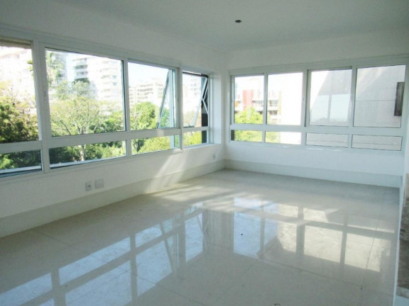 Imagem Imóvel com 3 Quartos à Venda, 395 m² em Auxiliadora - Porto Alegre Imagem Imóvel com 3 Quartos à Venda, 395 m² em Auxiliadora - Porto Alegre