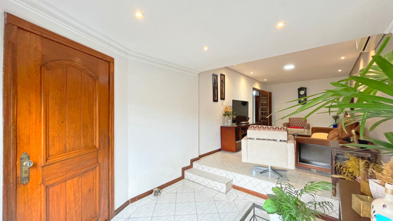 Imagem Casa com 3 Quartos à Venda, 156 m² em Vila Nova - Porto Alegre Imagem Casa com 3 Quartos à Venda, 156 m² em Vila Nova - Porto Alegre