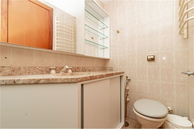 Imagem Imóvel com 3 Quartos à Venda,  em Petrópolis - Porto Alegre