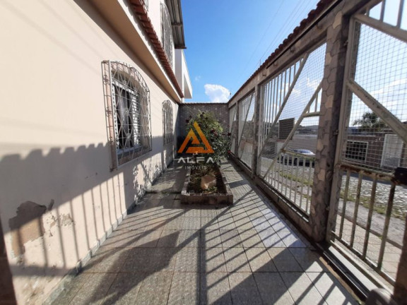 Imagem Casa com 6 Quartos à Venda, 96 m²