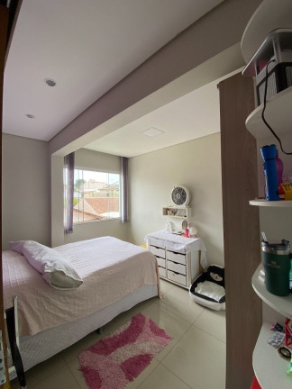 Imagem Casa com 3 Quartos à Venda, 240 m² em Guaíra - Curitiba