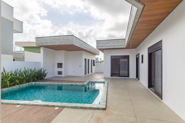 Imagem Casa com 3 Quartos à Venda, 250 m² em Santa Regina - Camboriú