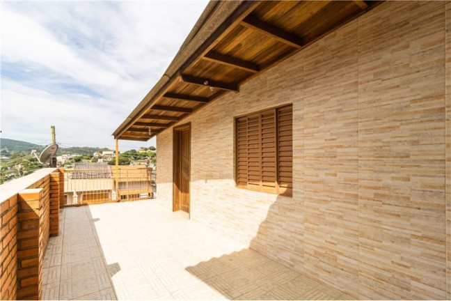Imagem Casa com 5 Quartos à Venda,  em Partenon - Porto Alegre