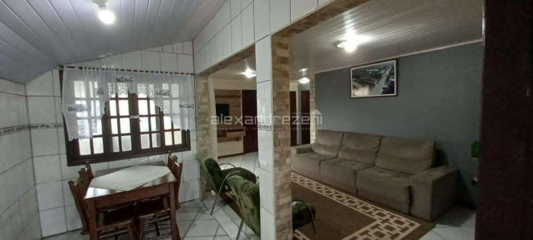Imagem Casa com 4 Quartos para Temporada, em Bombas - Bombinhas Imagem Casa com 4 Quartos para Temporada, em Bombas - Bombinhas