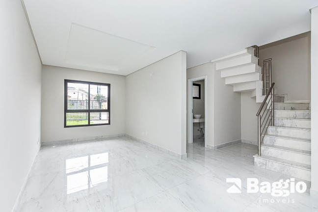 Imagem Sobrado com 3 Quartos à Venda, 129 m² em Uberaba - Curitiba