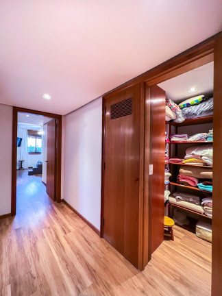 Imagem Apartamento com 4 Quartos à Venda, 278 m² em Moinhos De Vento - Porto Alegre