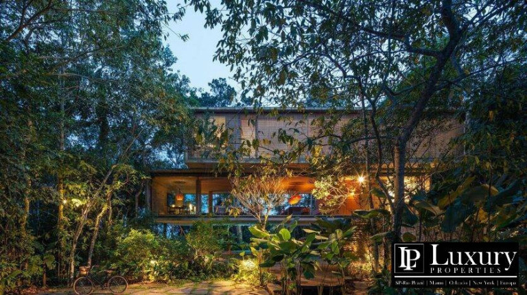 Imagem Casa de Condomínio com 4 Quartos à Venda, em Iporanga - Guarujá Imagem Casa de Condomínio com 4 Quartos à Venda, em Iporanga - Guarujá