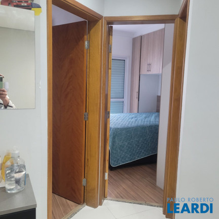 Imagem Apartamento com 2 Quartos à Venda, 42 m² em Vila Scarpelli - Santo André