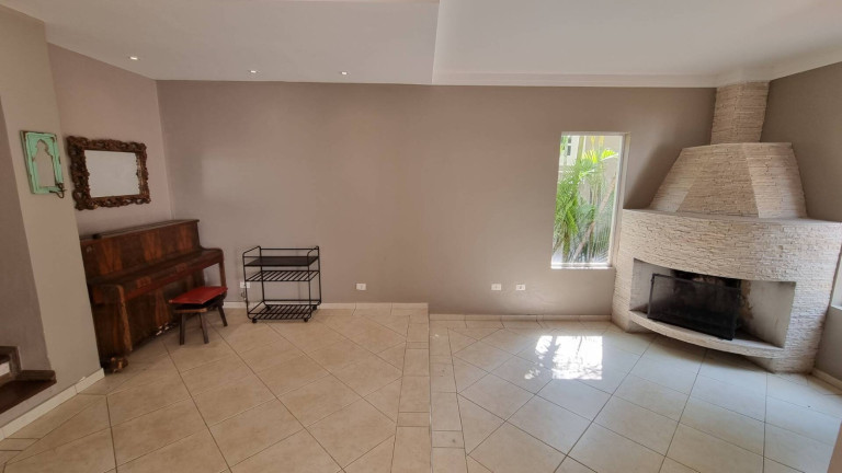 Imagem Casa com 4 Quartos para Alugar, 300 m² em Santana De Parnaíba - Santana De Parnaíba