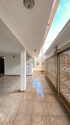 Casa com 3 Quartos à Venda,  em Centro - Franca