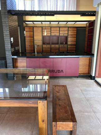 Imagem Casa com 4 Quartos à Venda, 304 m² em Centro - Cascavel