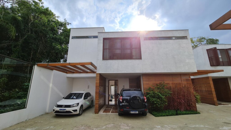 Imóvel com 3 Quartos à Venda,  em Camburi - São Sebastião