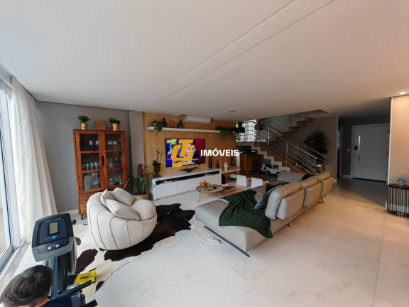 Imagem Casa com 3 Quartos à Venda, 425 m² em Caledônia - Camboriú Imagem Casa com 3 Quartos à Venda, 425 m² em Caledônia - Camboriú