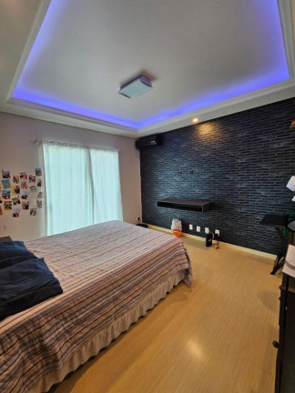 Imagem Sobrado com 3 Quartos à Venda, 340 m² em Iririú - Joinville
