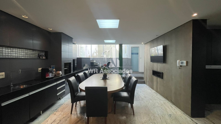 Imagem Casa com 3 Quartos à Venda, 340 m²