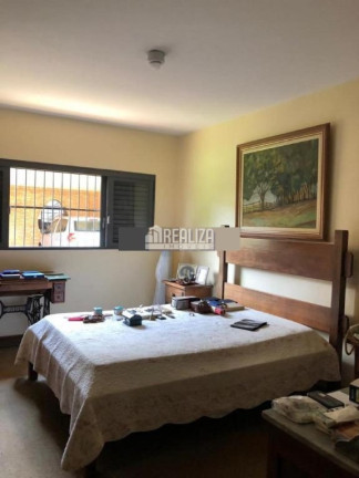 Foto do imóvel Casa com 4 Quartos à Venda, 934 m² em Centro - Uberaba