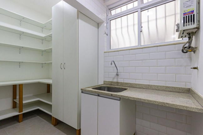 Imagem Imóvel com 2 Quartos à Venda, 90 m² em Copacabana - Rio De Janeiro Imagem Imóvel com 2 Quartos à Venda, 90 m² em Copacabana - Rio De Janeiro