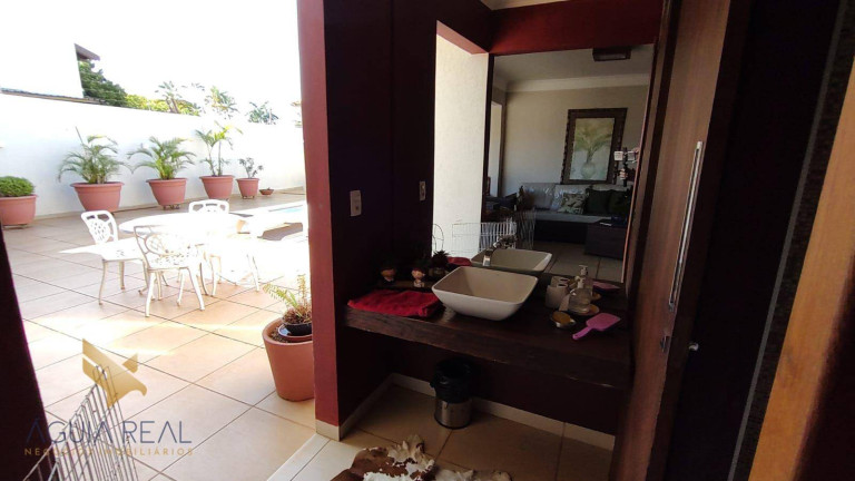 Imagem Casa com 3 Quartos à Venda, 293 m² em Vila Vilas Boas - Campo Grande Imagem Casa com 3 Quartos à Venda, 293 m² em Vila Vilas Boas - Campo Grande
