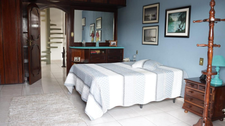Imagem Casa com 3 Quartos à Venda, 349 m² em São Jorge - Santos Imagem Casa com 3 Quartos à Venda, 349 m² em São Jorge - Santos