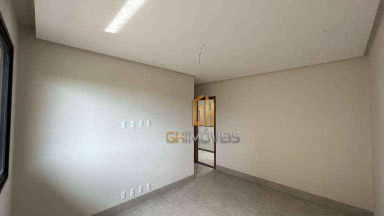Imagem Sobrado com 4 Quartos à Venda, 290 m² em Jardins Madri - Goiânia