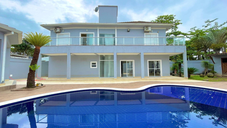 Sobrado com 4 Quartos à Venda, 600 m² em Jardim Virgínia - Guarujá
