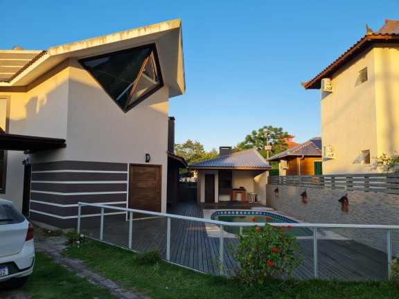 Imóvel com 3 Quartos à Venda, 240 m² em Praia Do Rosa - Imbituba