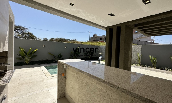 Imagem Casa com 3 Quartos à Venda, 265 m² em Jardins Capri - Senador Canedo