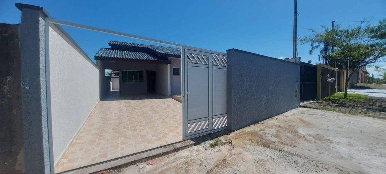 Imagem Casa com 3 Quartos à Venda, 250 m² em Centro - Peruíbe
