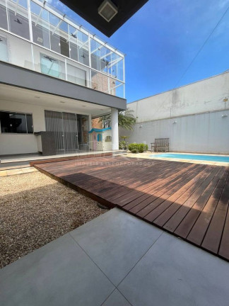 Imagem Sobrado com 4 Quartos à Venda, 243 m² em Centro - Camboriú Imagem Sobrado com 4 Quartos à Venda, 243 m² em Centro - Camboriú
