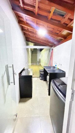 Imagem Casa com 3 Quartos à Venda, 250 m²