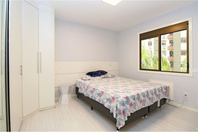 Imagem Imóvel com 3 Quartos à Venda,  em Tristeza - Porto Alegre