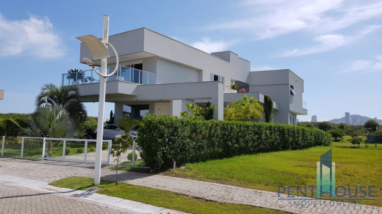 Imagem Casa com 4 Quartos à Venda, 930 m² em Centro - Camboriú Imagem Casa com 4 Quartos à Venda, 930 m² em Centro - Camboriú