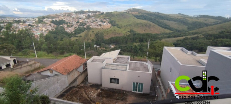 Sobrado com 3 Quartos à Venda, 105 m² em Jardim Vitória - Poços De Caldas