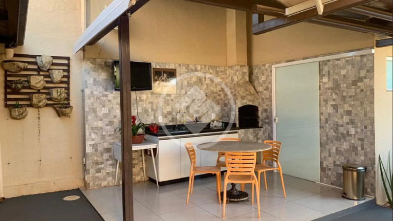 Imagem Casa com 3 Quartos à Venda, 247 m² em Setor Coimbra - Goiânia Imagem Casa com 3 Quartos à Venda, 247 m² em Setor Coimbra - Goiânia