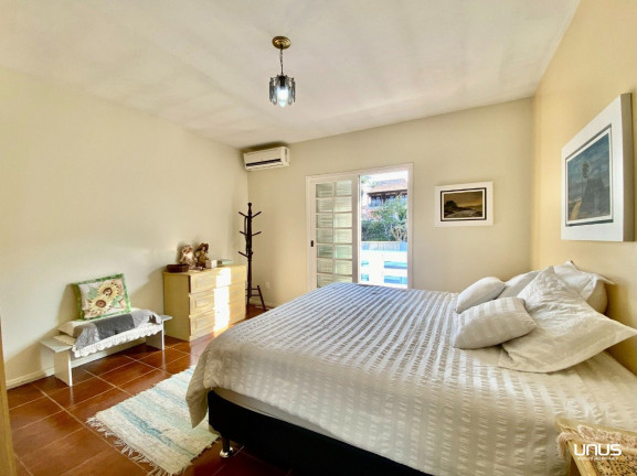 Imagem Casa com 5 Quartos à Venda, 420 m² em Coqueiros - Florianópolis Imagem Casa com 5 Quartos à Venda, 420 m² em Coqueiros - Florianópolis