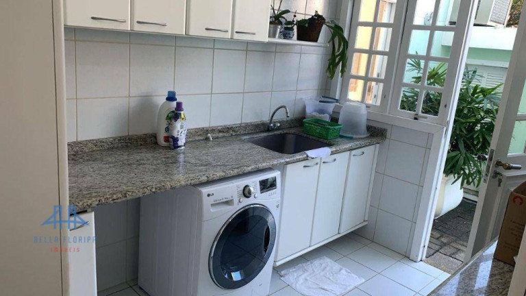 Imagem Casa com 3 Quartos à Venda, 376 m² em Córrego Grande - Florianópolis Imagem Casa com 3 Quartos à Venda, 376 m² em Córrego Grande - Florianópolis